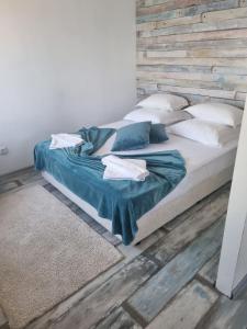 Deluxe One-Bedroom Apartment with Sea View room in Villa Elea