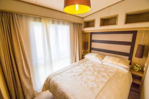 MP639 - Camber Sands Holiday Park - 3 Bedroom - Sleeps 8 - Large gated decking - Close to facilities