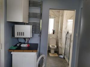 Double Ensuite room, 1-minute walk to bus stop