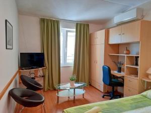 Tolles Appartement in Pješčana Uvala mit Garten und Strand in der Nähe