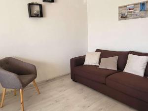 Appartement 50m² avec Balcon, Parking Privé et Wifi à Deux Pas de la Plage - FR-1-674-36
