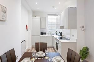Rose Suite Camden Town 3 Bedroom Sleeps 11