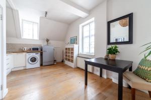 Exceptional Top Floor 1BR apt in Fitzrovia