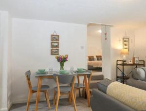 Cornerside, a character apartment in Stokeinteignhead, South Devon