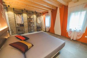 BATTISTI HOSPITALITY - motocicletta