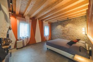 BATTISTI HOSPITALITY - motocicletta