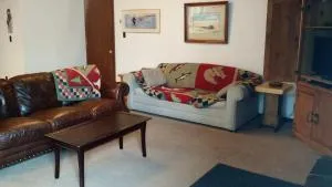 Historic Big Mountain Chalet Lower - Vista