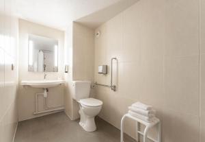 B&B HOTEL CALAIS Coquelles Tunnel sous La Manche