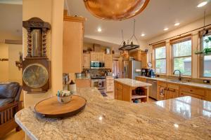 Moose Lodge Cabin with Entertainment Gazebo!