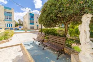 Seaview Pool Dolmen Apt St Pauls Bay - Happy Rentals