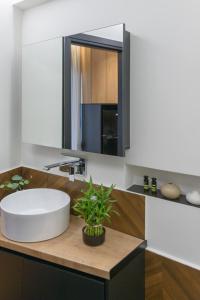 Central Studio with AC-Wifi by HOSPI S1