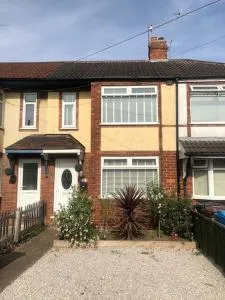 Two bedroom terrace house with parking - Anlaby