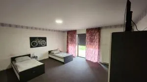 MonteurzimmerKING Melle-Gesmold Am Halbrink EG L - Melle