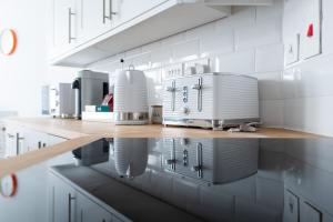 Bright and Spacious 2-Bed Apartment