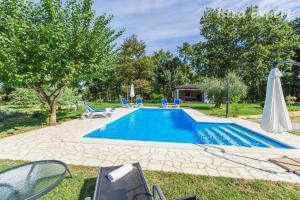 Apartment Susnjici 1 with Pool, Children Playground and Balcony