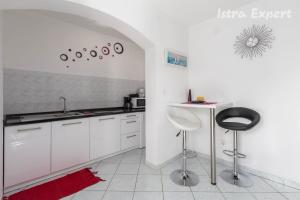 Apartment Susnjici 3 with Pool, Children Playground and Terrace