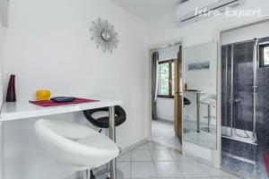 Apartment Susnjici 3 with Pool, Children Playground and Terrace