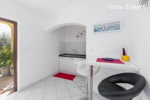 Apartment Susnjici 3 with Pool, Children Playground and Terrace