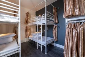 Bed in 6-Bed Mixed Dormitory Room room in Venture Hostel