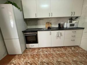 Piso Grande Amplio para grandes grupos 4 Dormitorios 2 baños,Asc 4AC y WIFI