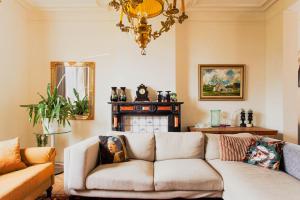 Beautiful mansion with swimming pool and jacuzzi