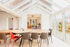 Beautiful mansion with swimming pool and jacuzzi