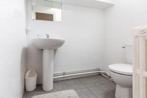 Maison Briand - Petite chambre chez lhabitant - Melun Centre - Wifi, Netflix, Smart TV, Lit à mousse mémoire de forme