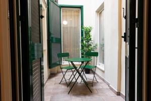 Mercato Contemporary Apartment by Mmega