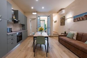 Mercato Contemporary Apartment by Mmega