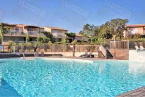 Appartement 2 chambres, mezzanine et piscine