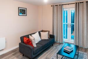 Entire 2 Bedroom and 2 Bathroom Apartment in Manchester City -Free underground Parking