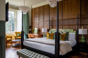 Suite room in Worplesdon Place Hotel
