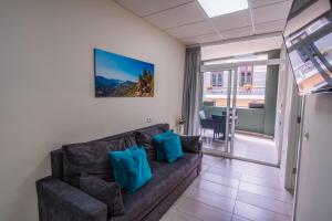 El Puente Holiday Home -Airport