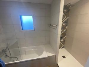 Maisons de vacances Villa avec piscine, a 5 minutes de la plage. Ideal pour vacances en famille et amis : photos des chambres