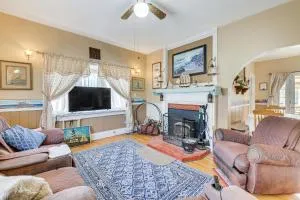 Spacious Round Pond House with On-Site Trail Access! - Waldoboro