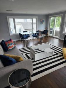 Middletown Modern Apartment - RIBryan Property