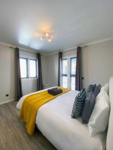 Village Square Coastal Apartment 2F