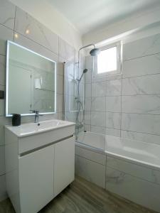 Village Square Coastal Apartment 2F