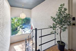 Crystal City Boutique Flats 2BR - Free Parking 2878