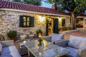 Heritage Hotel & Estate Raznjevica Dvori AD 1307 - Raštević