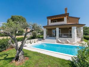 Villa Mikela mit Pool und schönem Außblick 