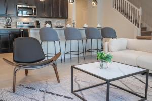 5 BR, 4.5 BA Villa Sleeps 12 WI103