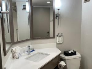 Standard Room room in Holiday Inn Express Burlington an IHG Hotel