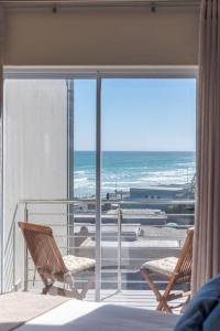 Bloubergstrand 2 Bedroom Beachfront Apartment