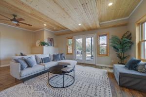 Pisgah Forest Retreat with Fire Pit, Grill and Views!