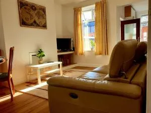 Lenny House - Bradshaw