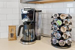 Modern 4BR 2BA Apt Steps to the Beach Open Living