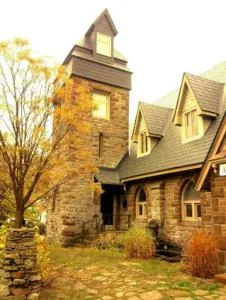 Historic Gothic Stone Church Home and Studio Loft - Delta
