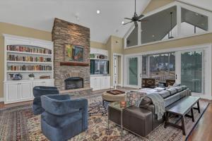 Luxury Escape by the Lake