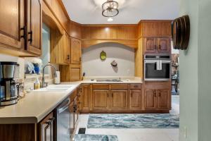 Vintage Sunrise Home-Lake View